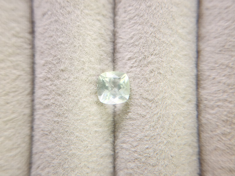 gBE-4　グリーンベリル　0.88ct