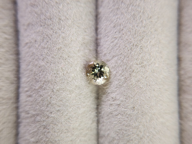 0657-19-3　ゾイサイト　0.48ct