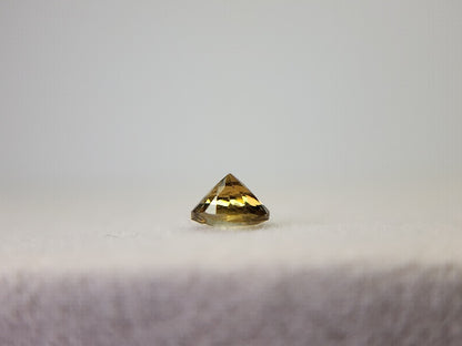 0657-19-4　ゾイサイト　0.41ct