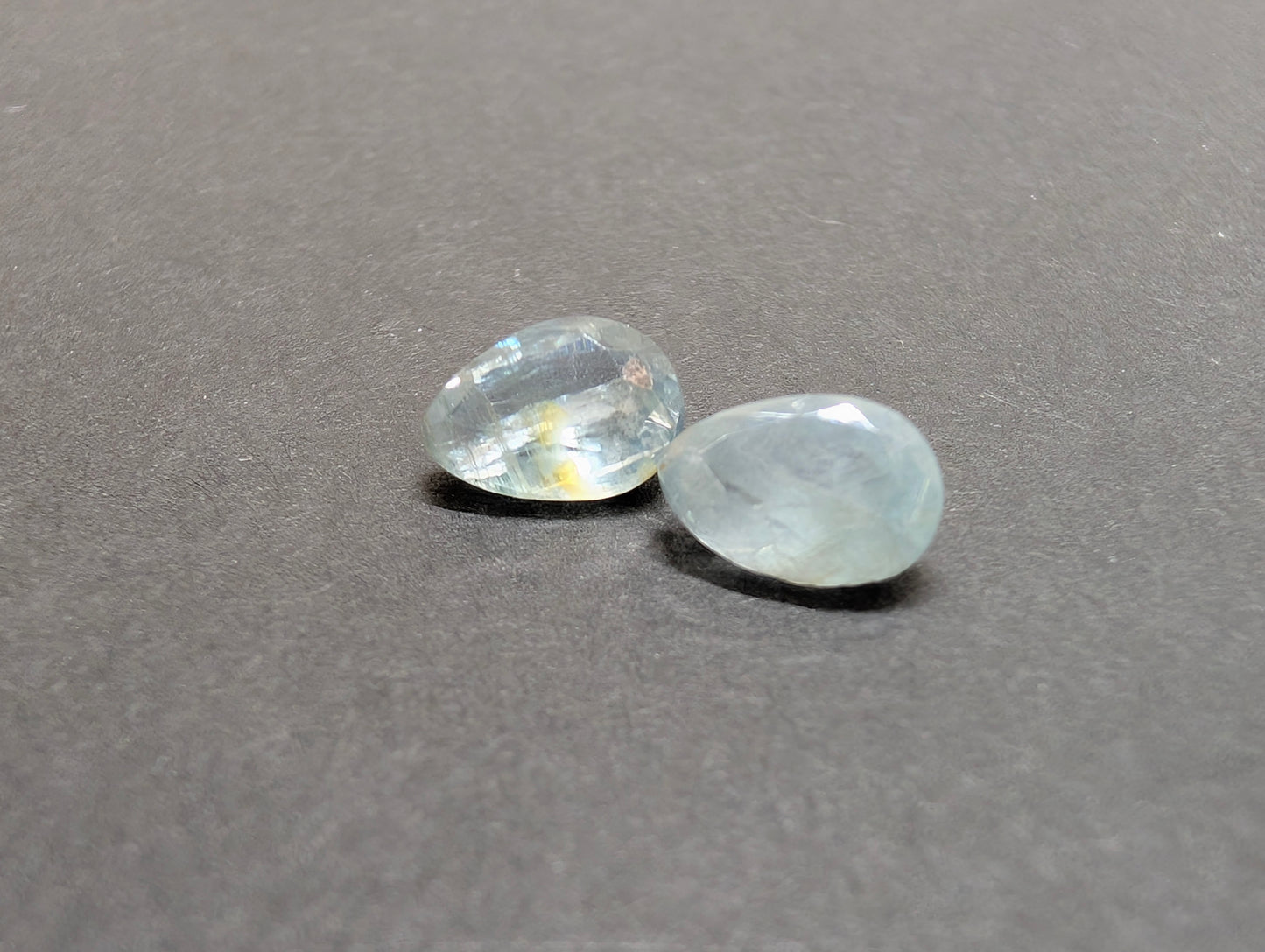 0240【ランダム発送】ペアシェイプ💧ティールカイヤナイト【1石あたり約1.25ct】