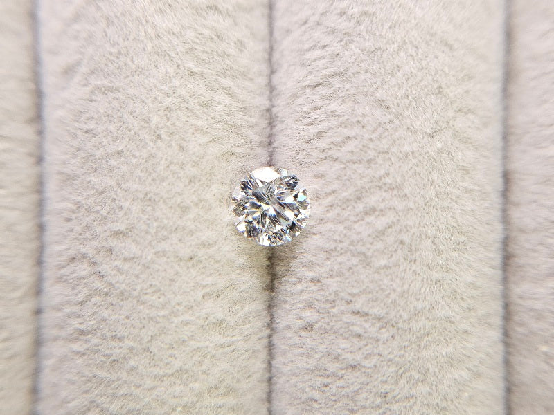 MOI-7　合成モアッサナイト　0.48ct