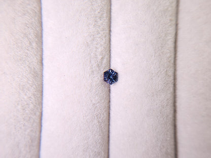 0002-8　スピネル　0.19ct