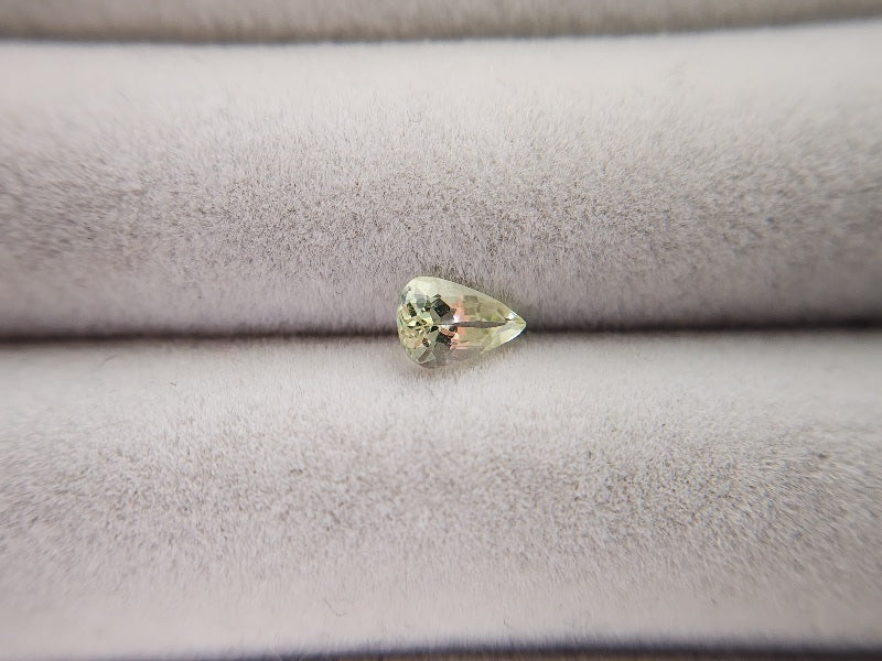 0644-9-1　ゾイサイト　0.40ct