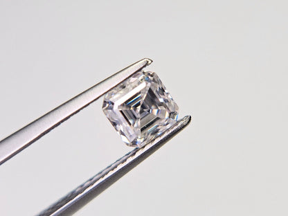 MOI-4　合成モアッサナイト　0.69ct