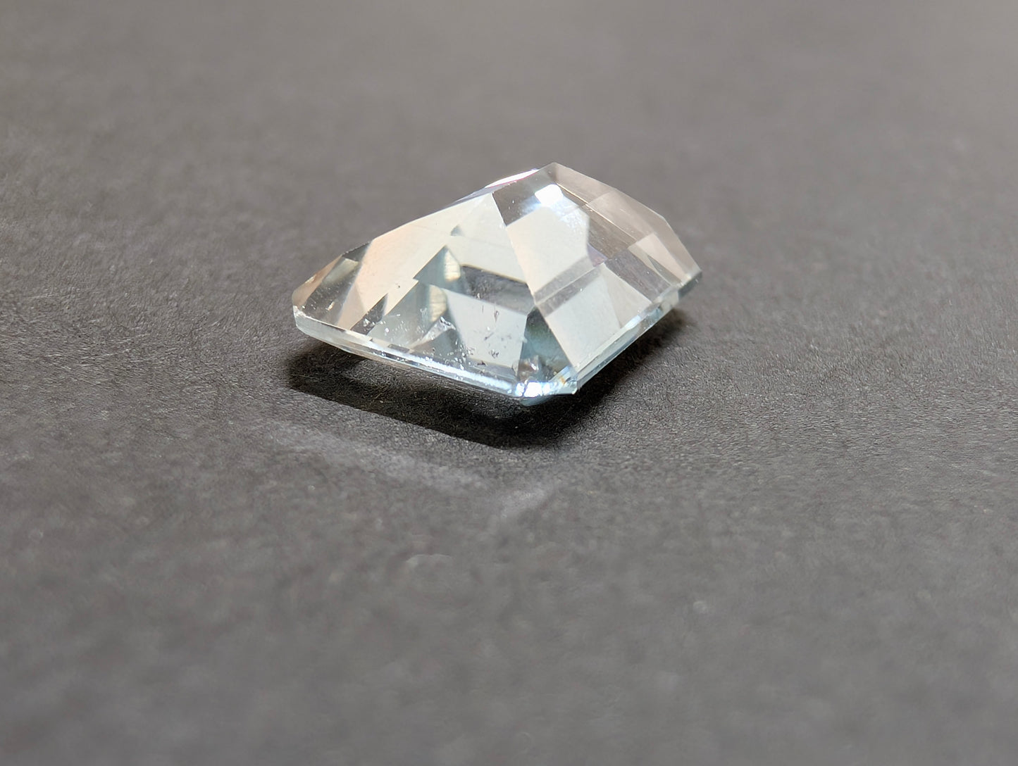 0068 バイカラートパーズ 5.35ct