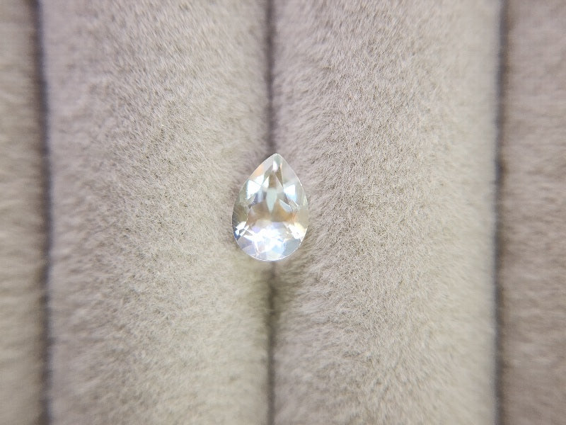 0763-1 　アンデシンラブラドライト　0.70ct