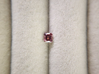 0935-1　ピンクジルコン　0.44ct
