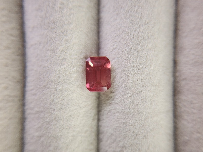 0151-2-17　バイカラーアンデシン　1.04ct