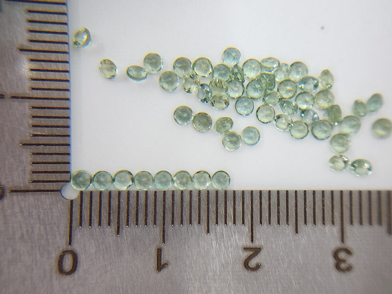 LTE-g-AP-4　【リトル東洋ルース】グリーンアパタイト　合計3.02ct[写真の宝石すべて]