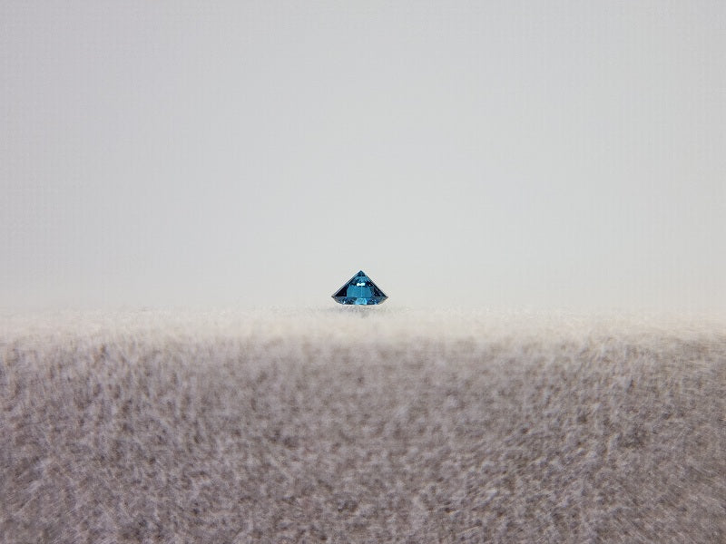 0015-3-7　ブルーダイヤモンド(トリートメント)　0.03ct