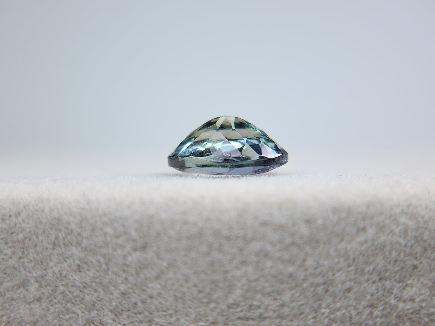 0876-22 バイカラータンザナイト　1.27ct