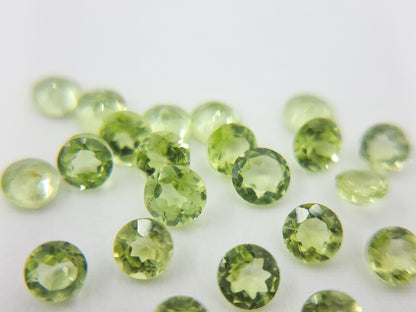 LTE-PE-3　【リトル東洋ルース】ペリドット　合計3.08ct[写真の宝石すべて]