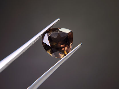 0902-7　スモーキークォーツ（欠けあり）　2.94ct