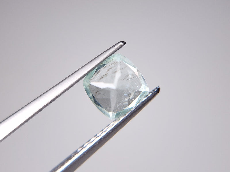 gBE-5　グリーンベリル　0.85ct