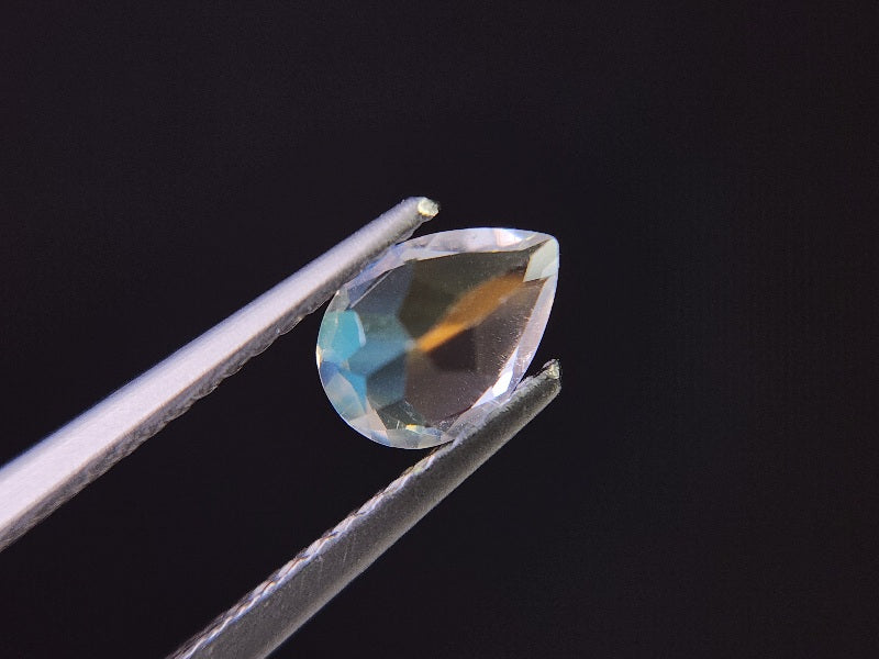 0763-1 　アンデシンラブラドライト　0.70ct