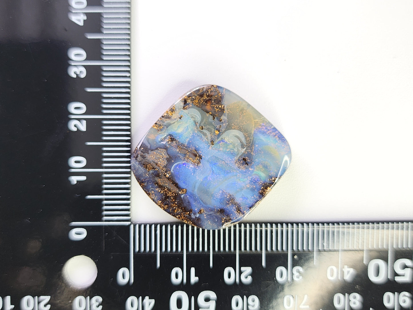 0903-4　ボルダーオパール（穴あき）　28.84ct