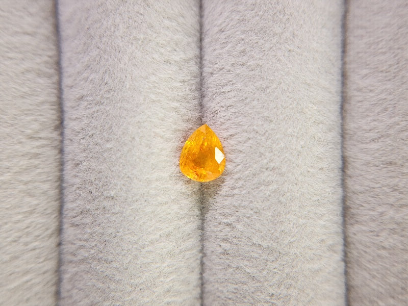 SA-72　蛍光！サファイア　0.85ct