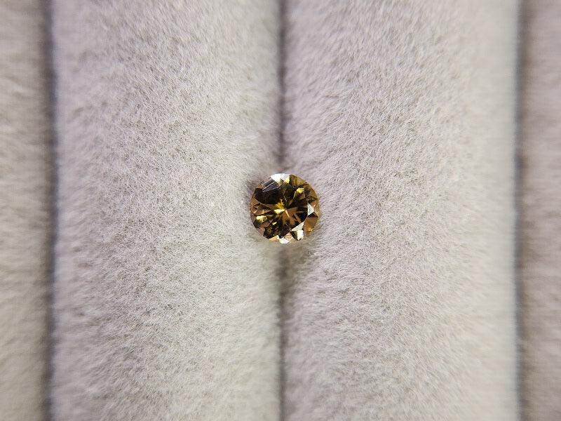 0657-19-1　ゾイサイト　0.38ct