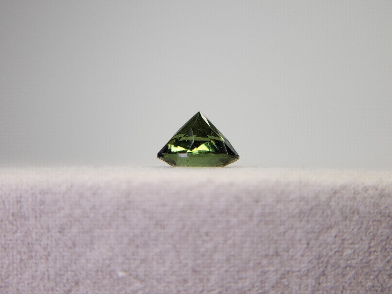 0560-1　モルダバイト　0.97ct