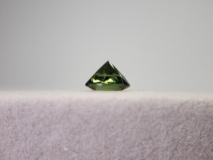 0560-1　モルダバイト　0.97ct