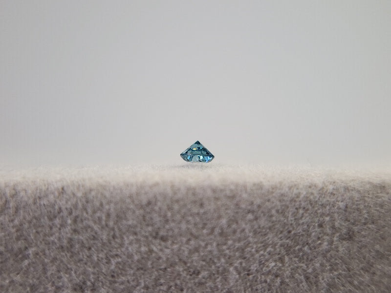 0015-3-9　ブルーダイヤモンド(トリートメント)　0.03ct