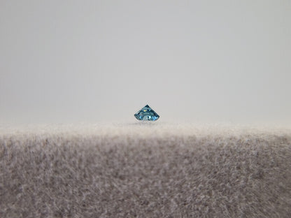 0015-3-9　ブルーダイヤモンド(トリートメント)　0.03ct