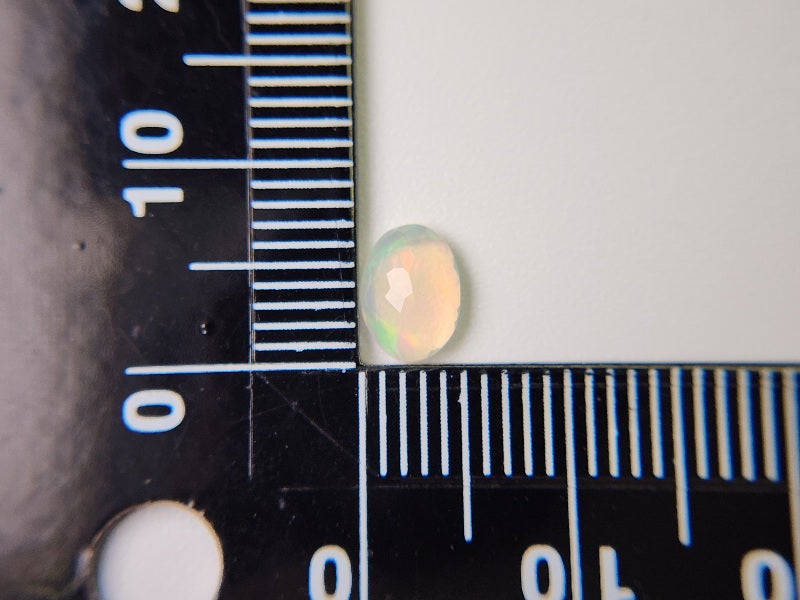 0909-2-9　オパール　0.38ct