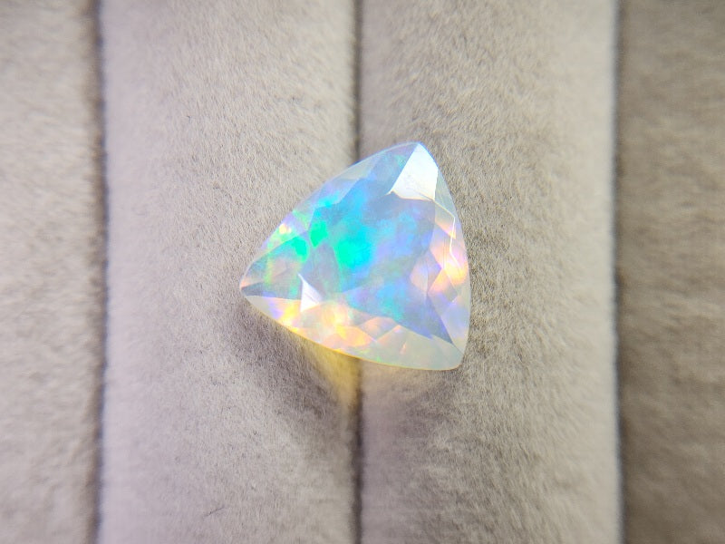 0916-30　オパール　3.65ct