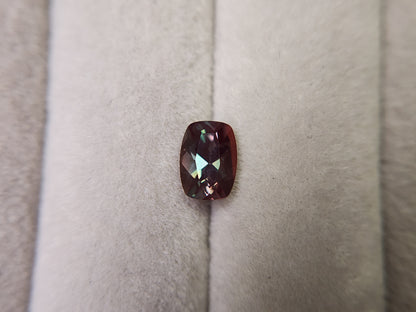 0504-3　バイカラーアンデシン　0.84ct