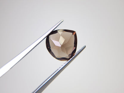 0902-7　スモーキークォーツ（欠けあり）　2.94ct