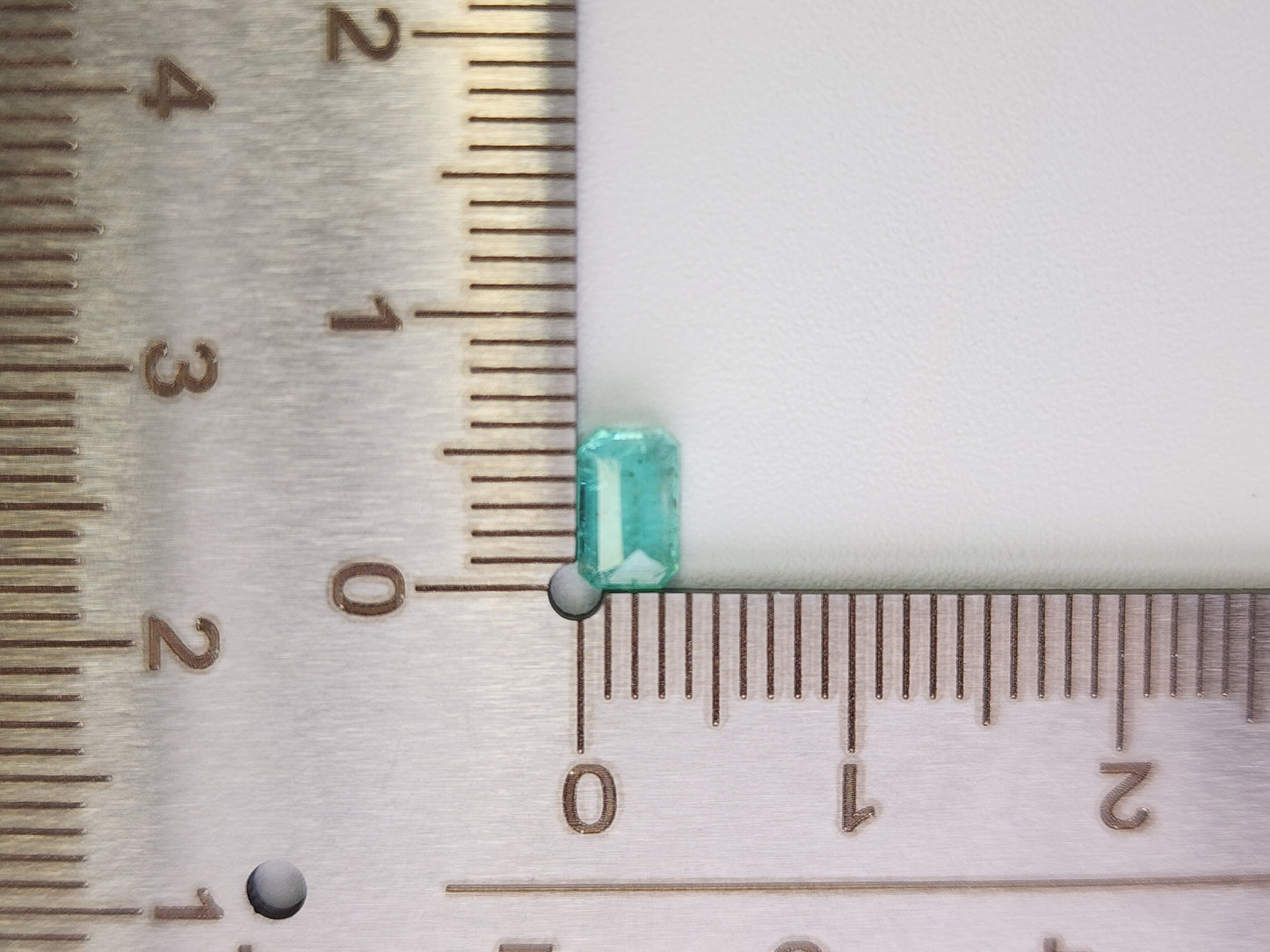 EM-14　エメラルド　0.53ct