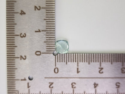 gBE-1　グリーンベリル　0.99ct