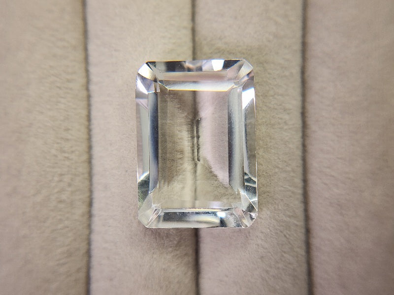 SUI-6　水晶　23.95ct
