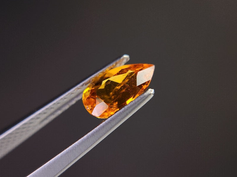 0218-2　クリノヒューマイト　1.06ct