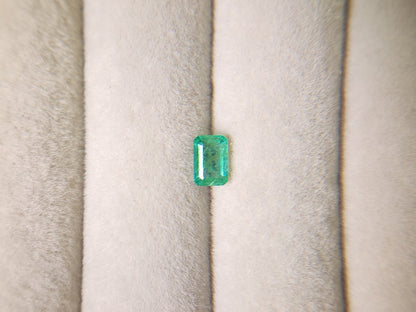0936-8　エメラルド(ザンビア産)　0.51ct