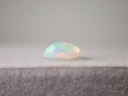 0909-1-4　オパール　0.84ct
