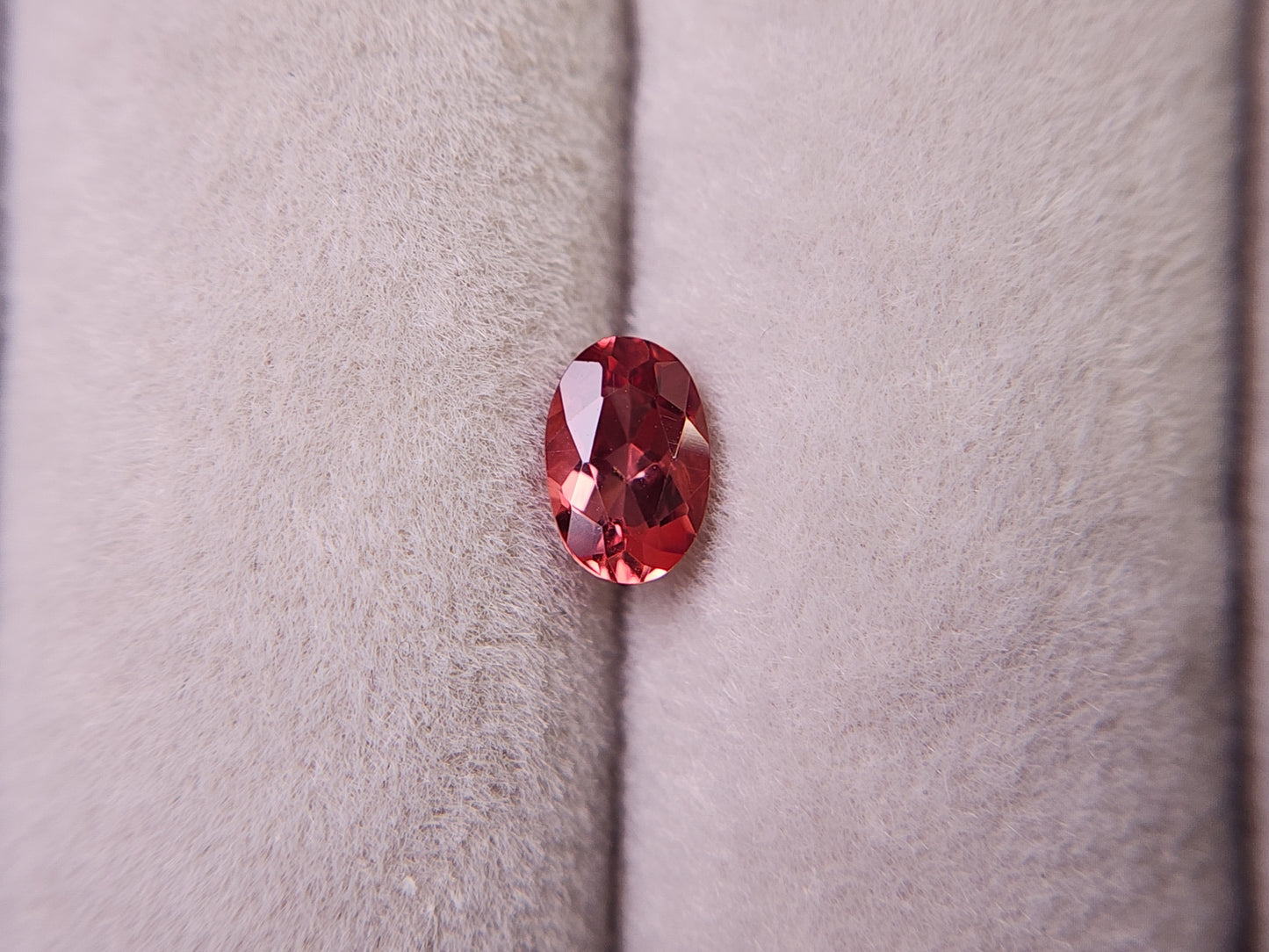 0152-2-1　バイカラーアンデシン　0.37ct