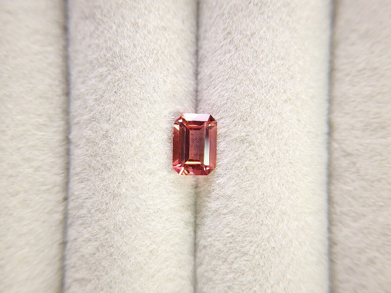 0151-2-8　バイカラーアンデシン　0.87ct