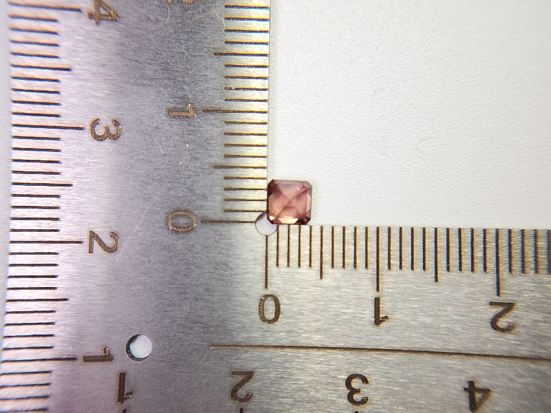 pi-Z-2　ピンクジルコン　0.66ct