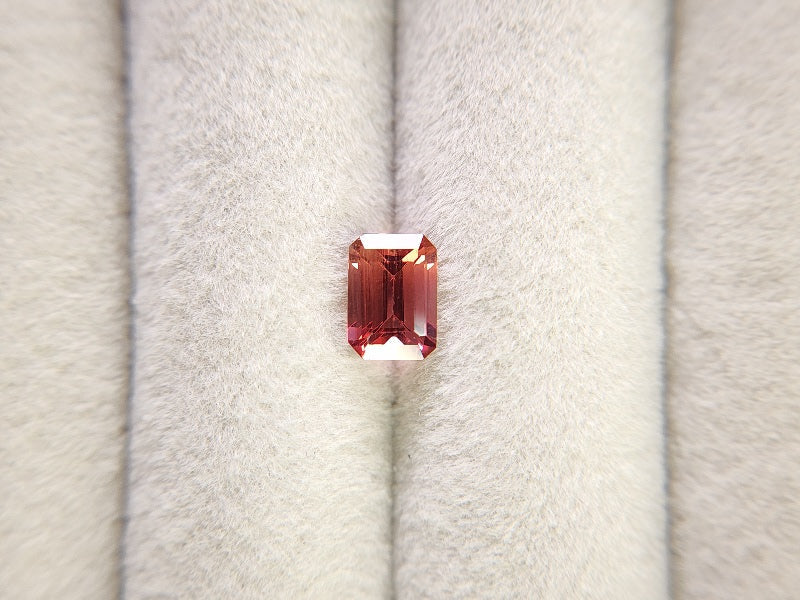 0151-2-5　バイカラーアンデシン　1.11ct