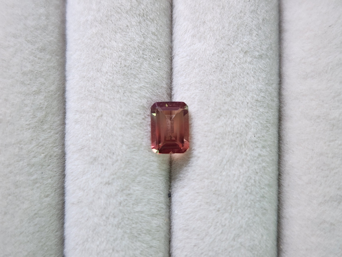 0151-3-7　バイカラーアンデシン　1.04ct
