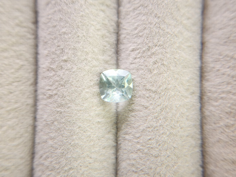 gBE-1　グリーンベリル　0.99ct