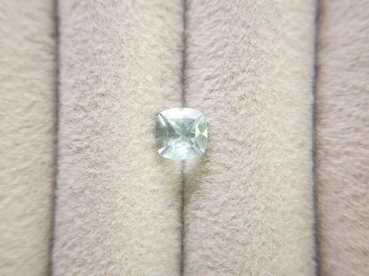 gBE-1　グリーンベリル　0.99ct