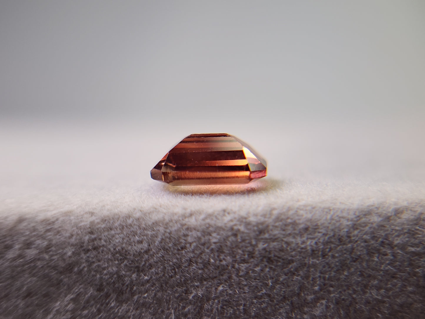 0151-3-2　バイカラーアンデシン　0.73ct