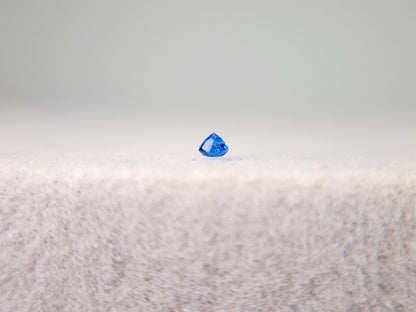 0129-3　アウイナイト　0.01ct