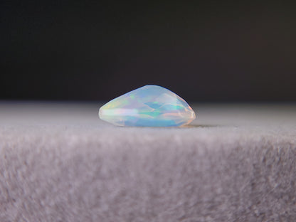 0916-8　オパール　0.90ct