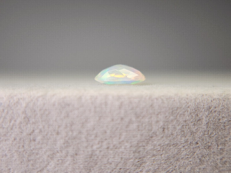 0909-2-9　オパール　0.38ct