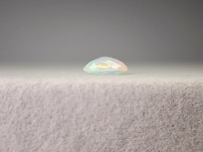 0909-2-9　オパール　0.38ct