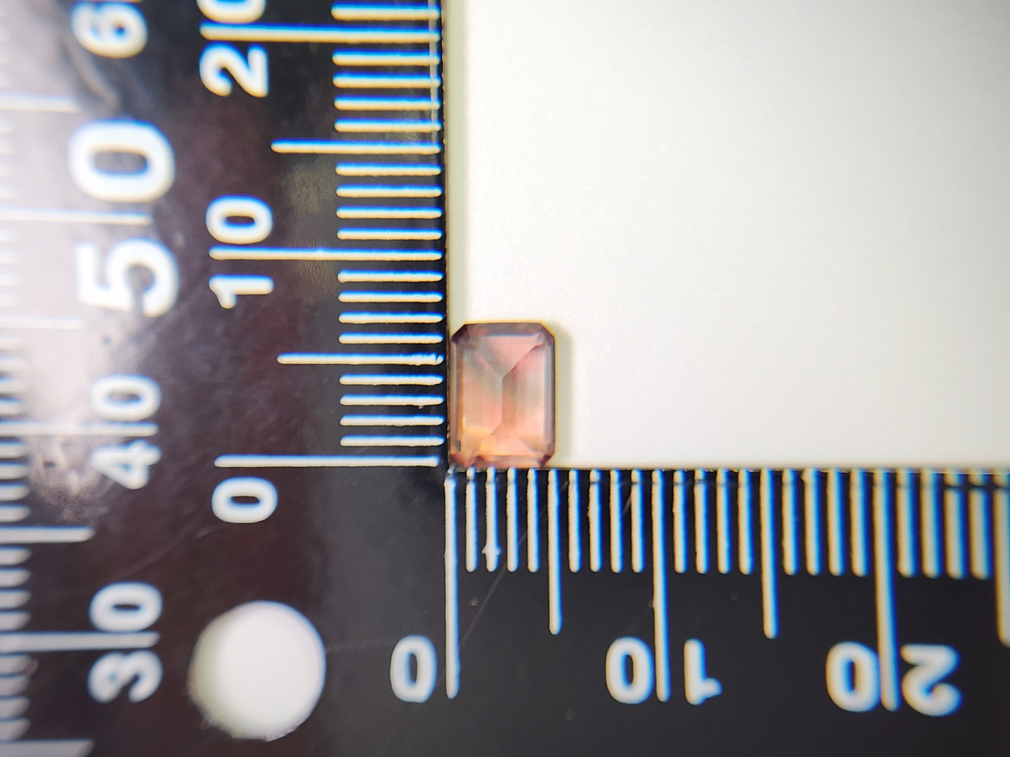 0151-3-10　バイカラーアンデシン　0.92ct