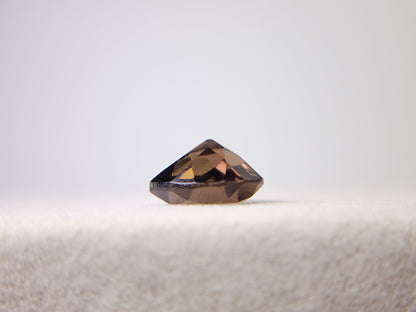 0902-7　スモーキークォーツ（欠けあり）　2.94ct